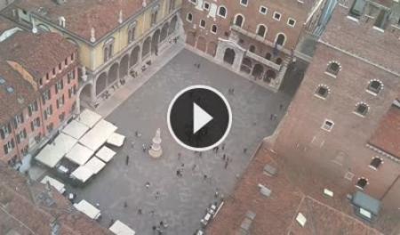 Webcam Verona - Piazza dei Signori | SkylineWebcams