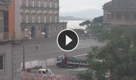 【LIVE】 Napoli - Piazza del Plebiscito | SkylineWebcams
