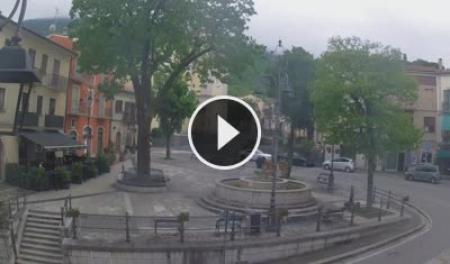 【LIVE】 Webcam a Montella - Piazza Giacomo Moscariello | SkylineWebcams