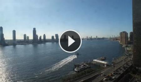 【LIVE】 New York - East River | SkylineWebcams