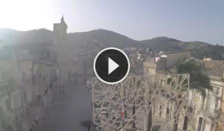 【LIVE】 Chiaramonte Gulfi - Piazza Duomo | SkylineWebcams