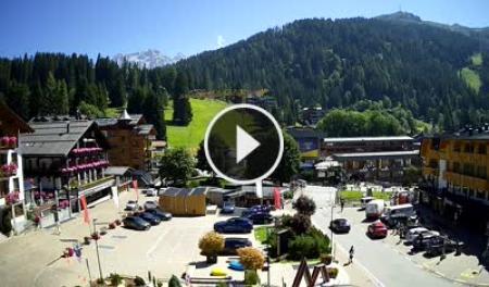 【LIVE】 Zentrum von Madonna di Campiglio | SkylineWebcams