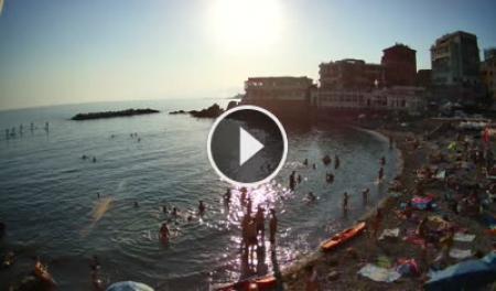 【LIVE】 Spiaggia di Priaruggia - Genova | SkylineWebcams