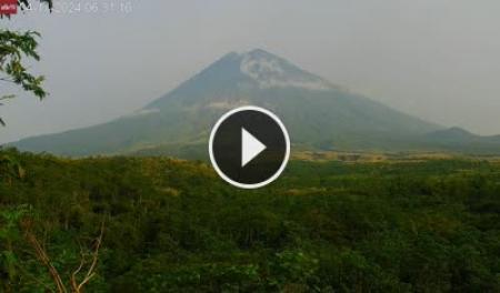 【LIVE】 Vulkan Semeru – Indonesien | SkylineWebcams