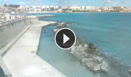 【LIVE】 Strandpromenade von Otranto | SkylineWebcams