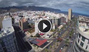  espectacular vista en directo de la avenida Tres de Mayo y la avenida La Salle en santa Cruz de Tenerife 