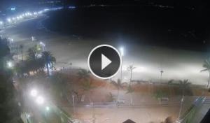 Vista en vivo de Las Canteras, una extensa playa urbana en Gran Canaria
